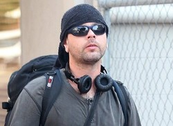 Penumpang Nekat Merokok, Pesawat Qantas Mendarat Darurat