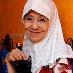 Tak Mau Pikun, Laila Sari Semangat Cari Rezeki