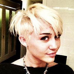 Berambut Pendek, Miley Cyrus Makin Nge-Rock & Seksi