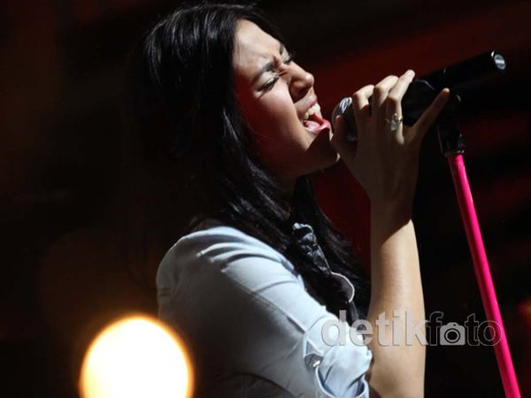 Melangkah, Video Klip Terbaru Raisa