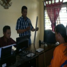 Mancing Tak Dapat Ikan, Sopir Truk Preteli Besi Tower PLN