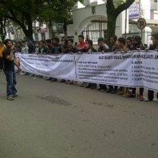 Demo Mahasiswa Tasik di Kejati Diwarnai Bentrok dengan Polisi