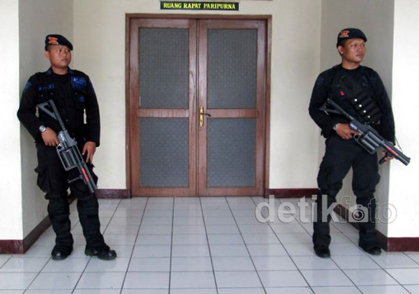 Rapat Paripurna Kasus Aceng Dijaga Ketat