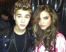Justin Bieber Diam-diam Dekat Lagi dengan Model Victorias Secret 
