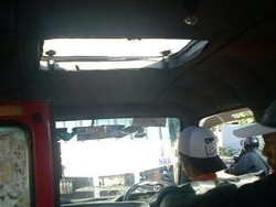 Angkot pun Punya Sunroof