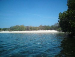 Sst! Ada Pulau Perawan di Ujung Timur Lombok
