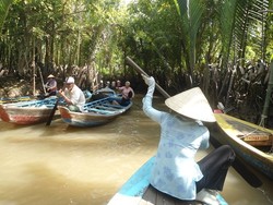 Nyanyian Madu dan Racun di Sungai Mekong