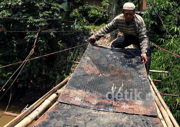 Jembatan Srengseng Sawah Diperbaiki Jembatan Srengseng Sawah Diperbaiki