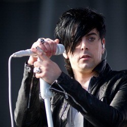 Vokalis Lostprophets Berusaha Perkosa Bayi 1 Tahun