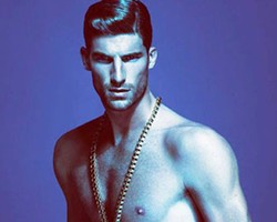 10 Model Pria Pendatang Baru yang Bersinar di 2012