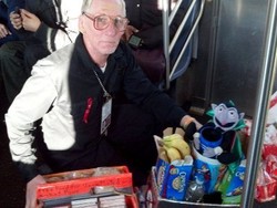 Selama 15 Tahun, Pria Ini Bagikan Makanan ke Warga Miskin NYC