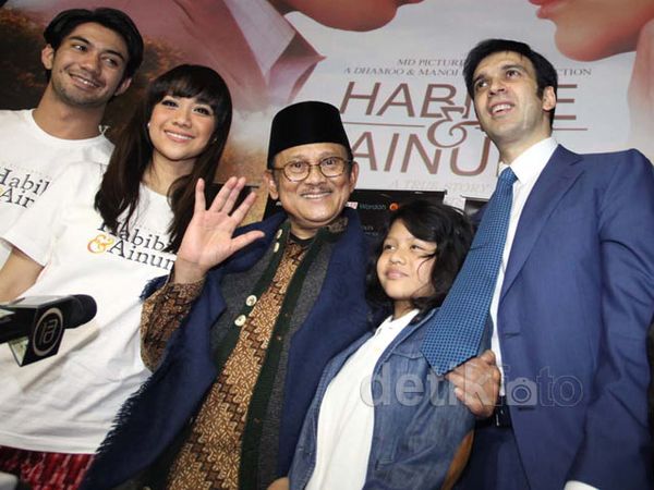 Suasana Pemutaran Film Habibie & Ainun