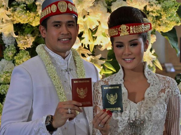 Olla Ramlan Resmi Dinikahi Aufar Hutapea