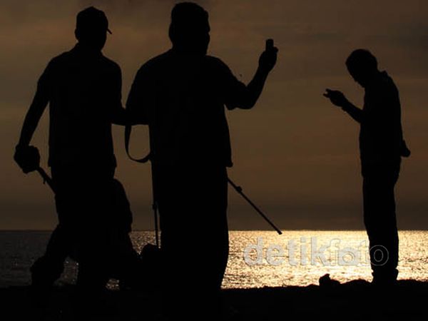 Menanti Sunset di Pantai Trianggulasi