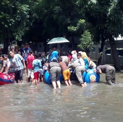Tanggul Jebol, Ratusan Rumah di Kecamatan Makasar Tergenang