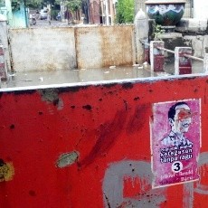 Jokowi! Tinggikan Jembatan Usang Kami di Kampung Makasar 