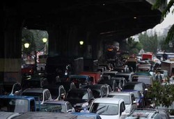 Banjir 40 Cm di Kolong Jembatan, Kebon Nanas-Cawang Macet Parah