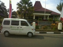 Hujan Besar, Angkot Listrik Batal Beraksi