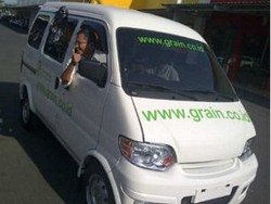 Angkot Listrik Tidak Takut Korslet karena Hujan