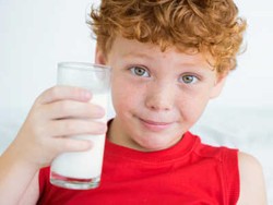 Berikan Susu Dua Jam Sebelum atau Setelah Makan