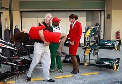 Kalah Taruhan, Bos Virgin Airlines Bakal Jadi Pramugari AirAsia