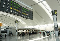 Wah! Bisa Rikues Lagu Natal via Twitter di Bandara Kanada