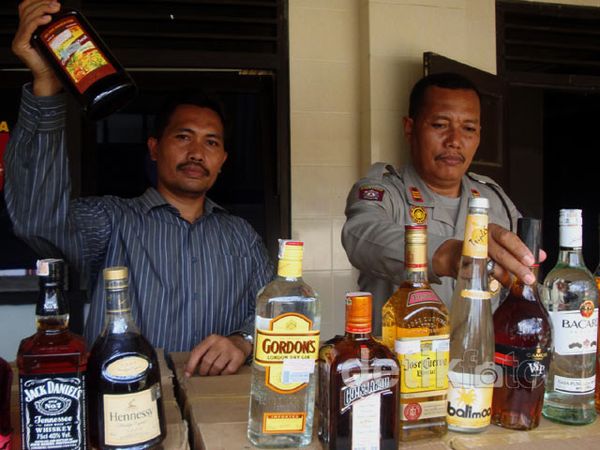 Polres Banyumas Amankan Ribuan Botol Miras