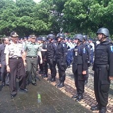 Polisi Bersenjata Kawal 570 Gereja di Jabar