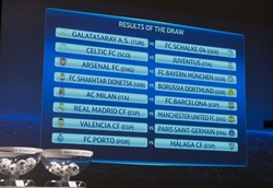 Hasilnya mempertemuakan Galatasaray vs Schalke 04, Celtic FC vs Juventus, Arsenal vs Bayern Munich, Shakhtar Donetsk vs Borussia Dortmund, AC Milan vs Barcelona, Real Madrid vs Manchester United, Valencia vs Paris St Germain dan FC Porto vs Malaga. AFP/Fabrice Coffrini.
