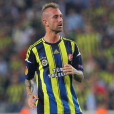 Dihukum 11 Pertandingan, Meireles Bantah Ludahi Wasit