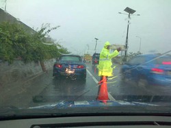 Duh! Kehabisan Bahan Bakar, BMW Sport Mogok di Tol arah Bandara
