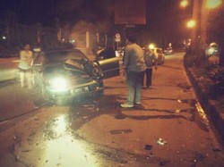 Sopir Ugal-ugalan, Mobil Audi Tabrak Pohon di Pondok Indah