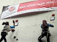 Lomba Panjat Dinding Berani, Jujur, Hebat