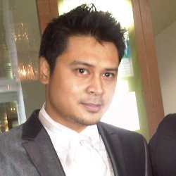 Jelang Hari Pernikahan, Iqbal Pakula Fitting Baju Pengantin