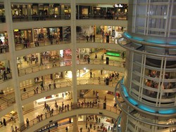 Jelang Natal & Tahun Baru, Pendapatan Mal Naik 15%