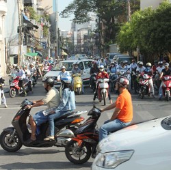 Kisah Motor, Helm dan Terik Matahari di Ho Chi Minh