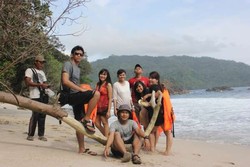 Liburan Kembali ke Alam di Teluk Kiluan, Lampung