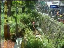 TPU Grogol Longsor, Kuburan Berantakan