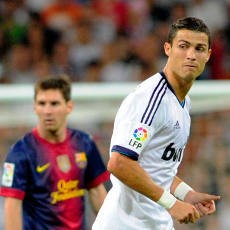 Evra Nilai Ronaldo Lebih Baik dari Messi