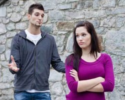 5 Tanda Pria yang Masih Mencintai Mantan Kekasihnya