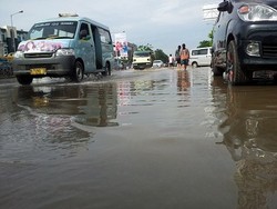Casablanca Arah Kampung Melayu Banjir, Lalin Padat