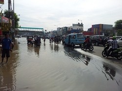 Lalin Jl dr Satrio arah Kampung Melayu Terancam Terputus