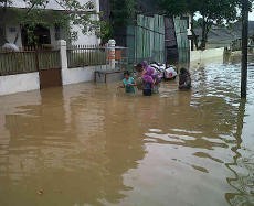 Gereja MT Haryono Kebanjiran, Warga Gelar Misa Malam Natal di Rumah