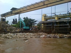  Pintu Air Manggarai Siaga 2, Ketinggian Air Capai 860 Cm