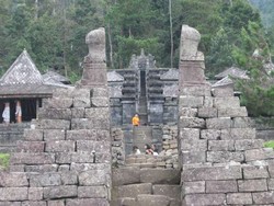 Ceto, Cantiknya Candi di Lereng Gunung Lawu