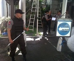 Penjinak Bom Sisir Gereja di Samping Polrestabes