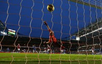 Di paruh kedua laga, Frank Lampard, Ramires (dua gol), Oscar, dan Eden Hazard masing-masing mencetak gol untuk membuat Chelsea menang telak 8-0. (Reuters)