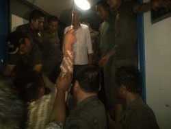 Nyeberang Banjir di Petogogan, Jokowi Numpang Truk Satpol PP