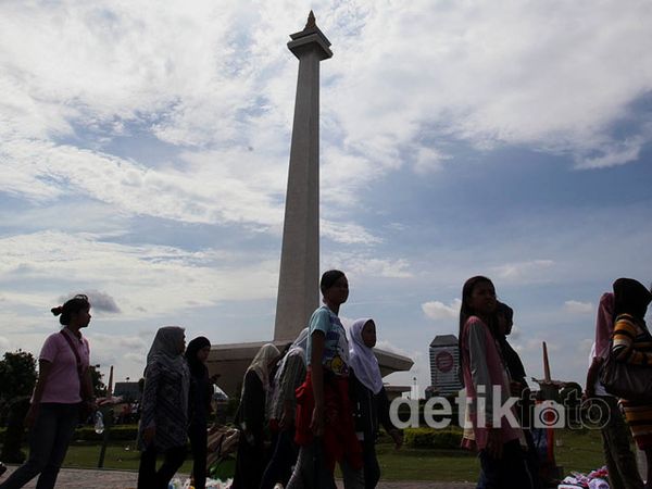 Menghabiskan Liburan di Monas Yuk!