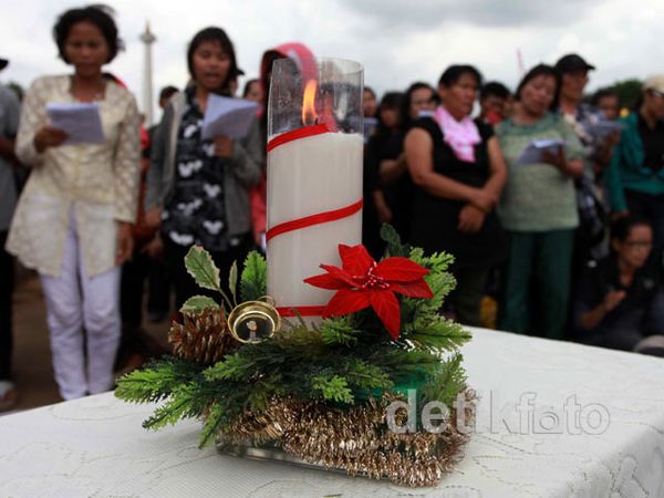 Jamaat GKI Yasmin Misa Natal di Depan Istana Jamaat GKI Yasmin Misa Natal di Depan Istana